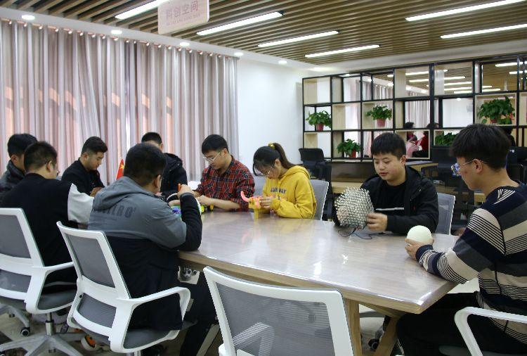 介子路社區360大學生社會實踐基地科創空間。  本報記者  盤小美  攝 