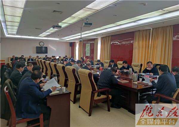 盧小亨主持召開慶陽市政府黨組（擴(kuò)大）會議暨理論學(xué)習(xí)中心組學(xué)習(xí)會議 傳達(dá)學(xué)習(xí)習(xí)近平總書記重要講話精神 研究貫徹落實(shí)意見