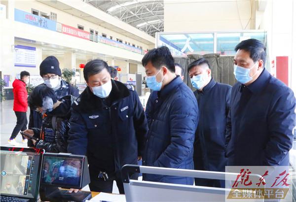 董濤督查西峰城區交通運輸環節疫情防控工作