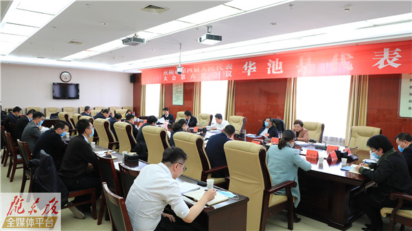 盧小亨在參加華池縣代表團審議時強調 弘揚南梁精神 傳承紅色基因 努力建設黨風正民風淳生態美環境優產業興百姓富治理好社會穩的新華池