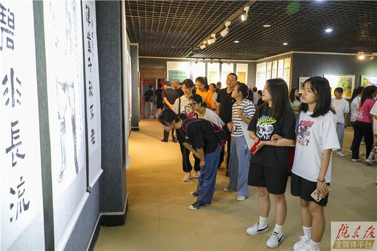 隴東學院慶祝建黨百年師生書畫展開展