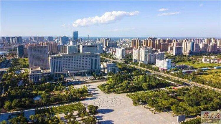 2022年，我市環(huán)境空氣優(yōu)良天數(shù)達(dá)297天。隴東報(bào)全媒體記者 俄少飛 攝