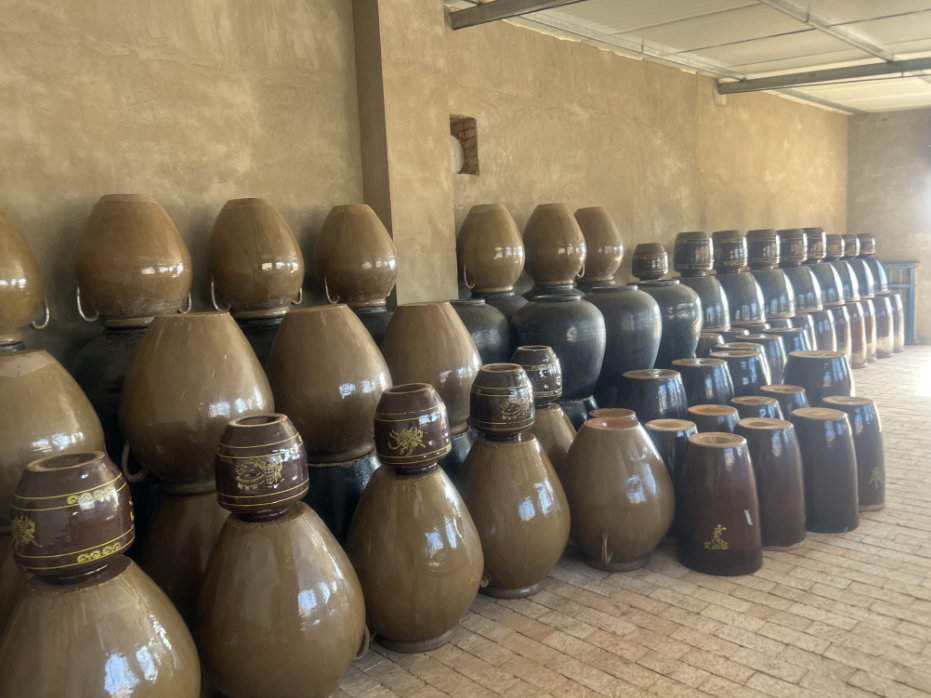 耿源畔村村民劉海琴醬油作坊一角。