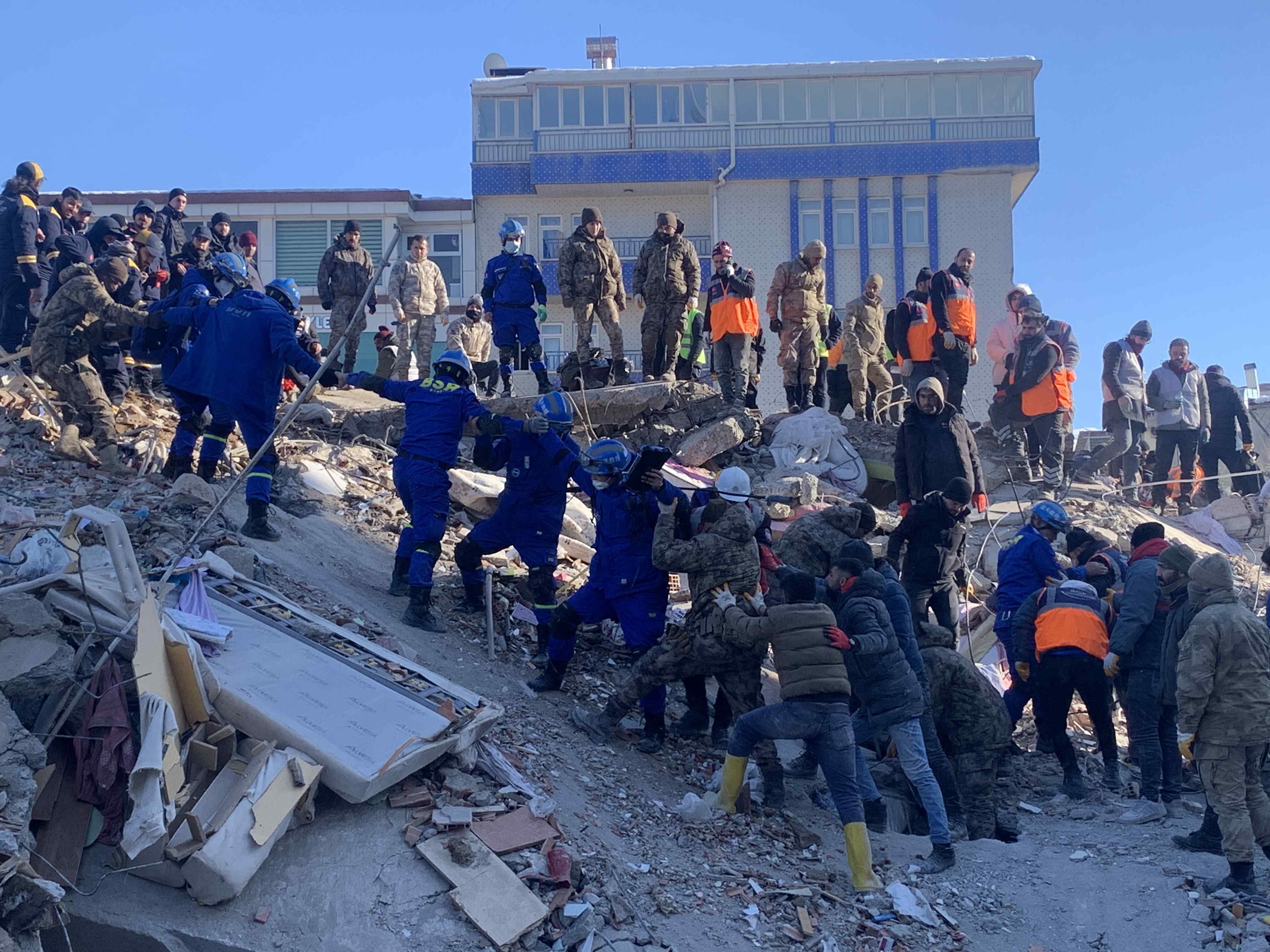 異國他鄉傳大愛——甘肅慶陽藍天救援隊范淑娟、王磊跨國救援故事