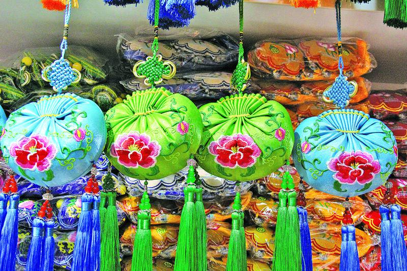 石強 在香包的傳承與創(chuàng)新中尋夢