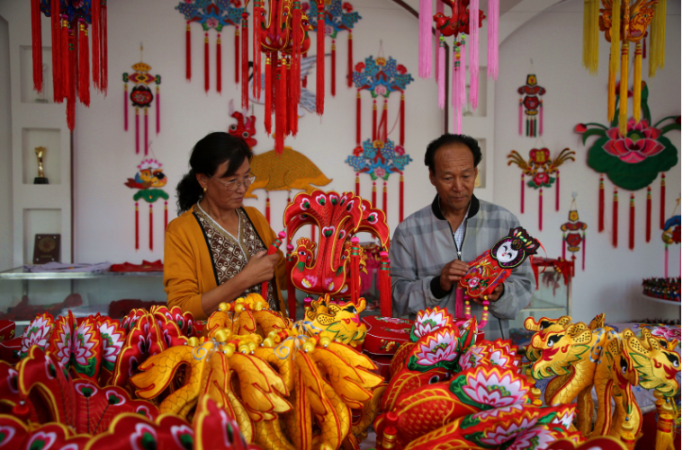 【中國民俗風 慶陽香包情】白彩霞：趕制逾萬件民俗產品參展香包節