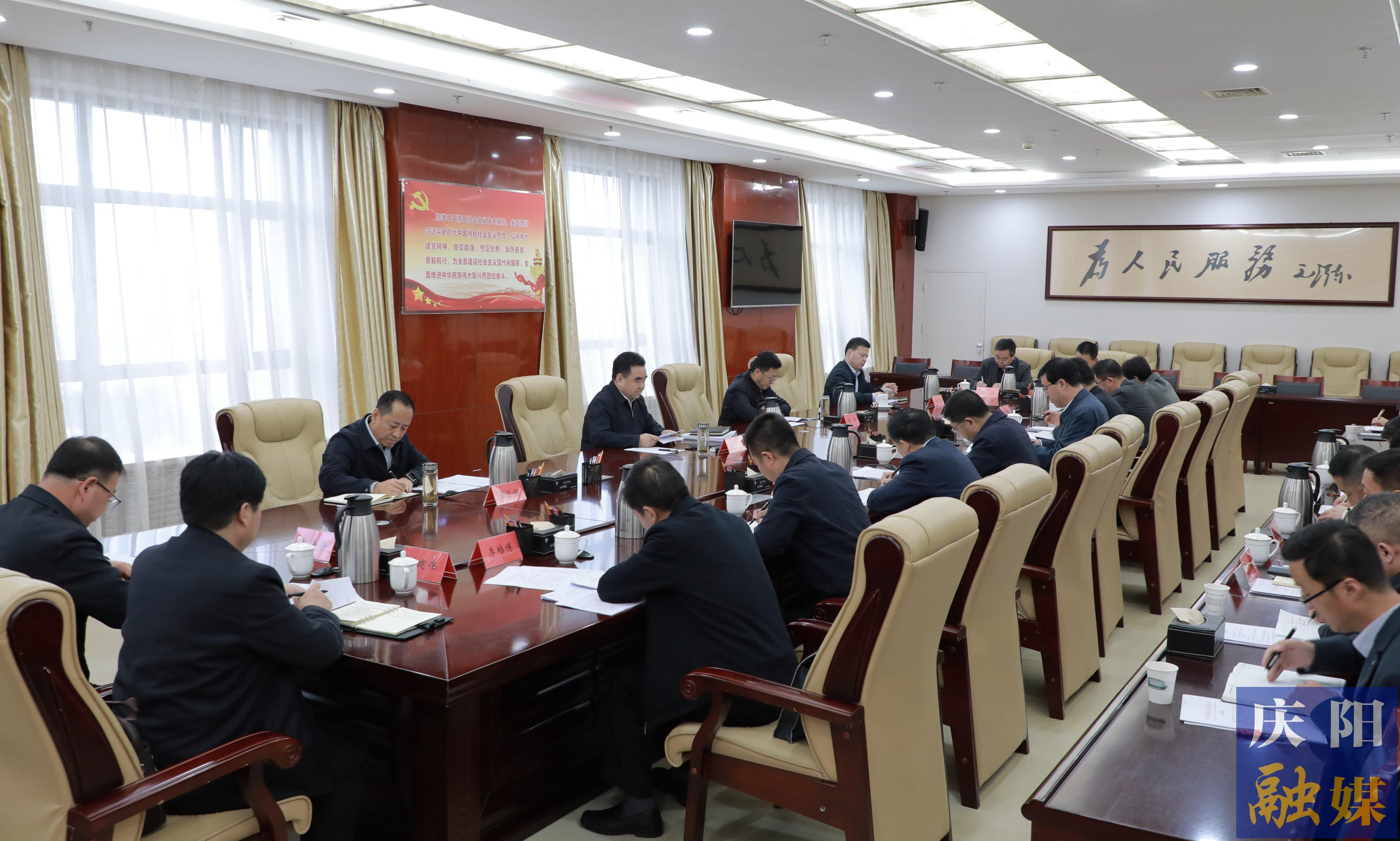 慶陽市委市政府約談營商環境工作綜合評價排名末位的正寧縣和市市場監管局 黃澤元主持并講話