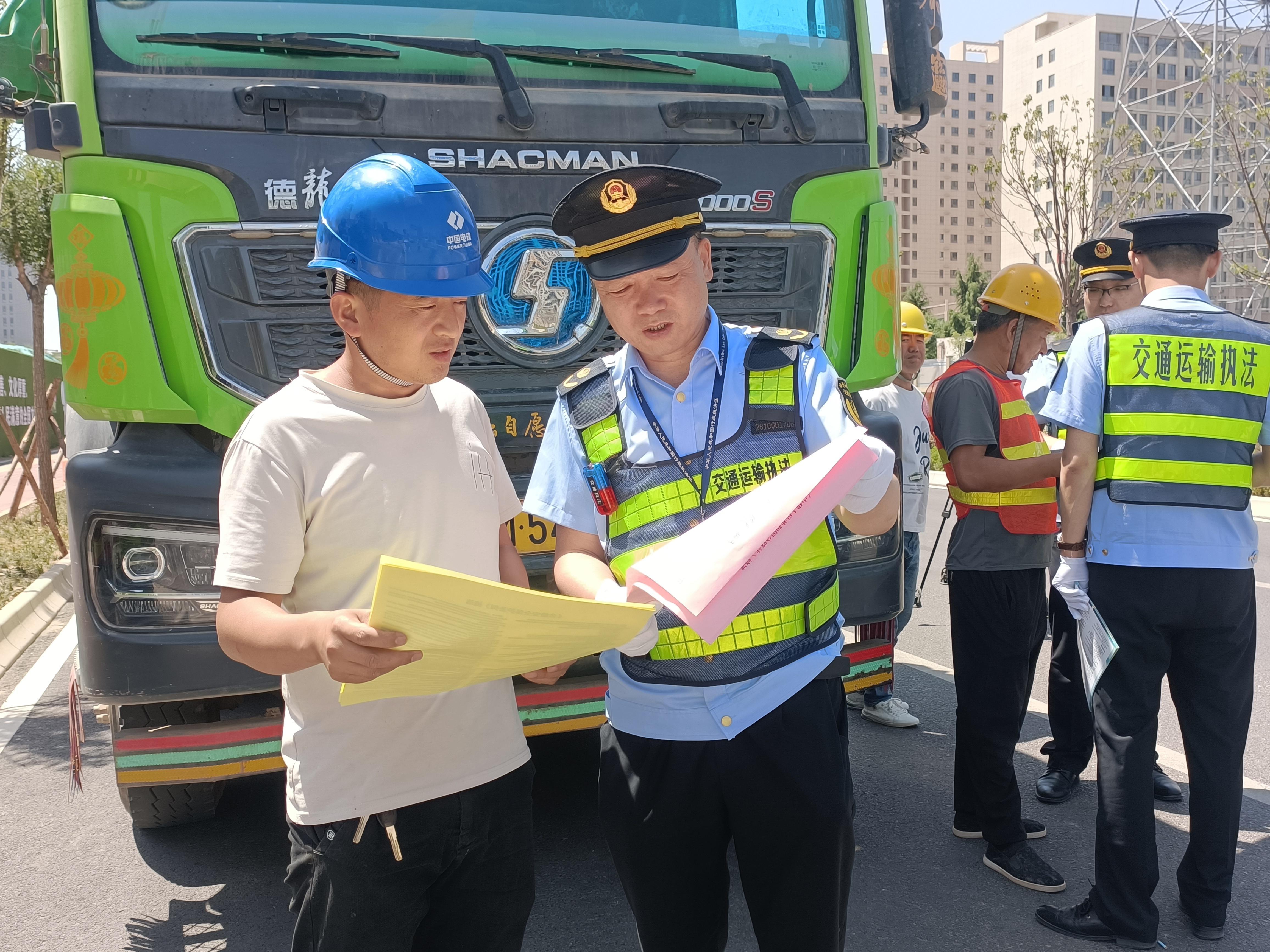 西峰區多部門聯勤聯動開展交通安全宣傳活動