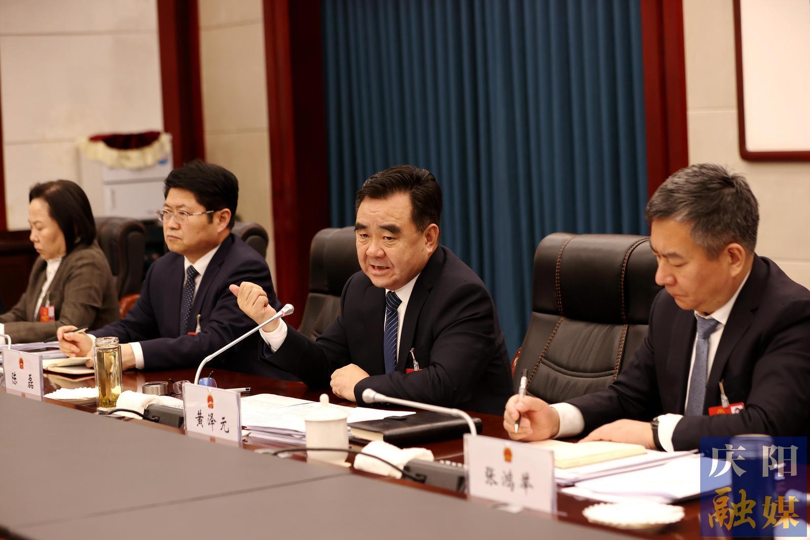 黃澤元在參加鎮(zhèn)原縣代表團審議時強調(diào) 以產(chǎn)業(yè)發(fā)展為縣域經(jīng)濟蓄勢賦能 以一域發(fā)展為全市大局多作貢獻(xiàn)