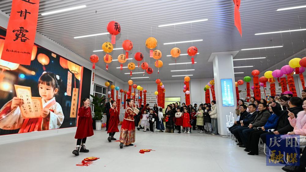 【攝影報道】賞燈猜謎歡樂多  慶陽市財政局與西峰區育才路社區共慶元宵佳節