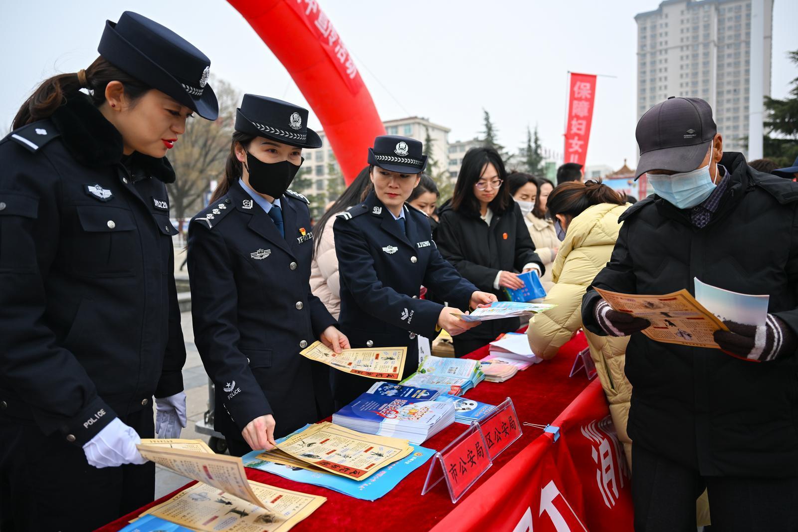 【攝影報道】“建設法治慶陽·巾幗在行動”慶陽市“三八”維權周集中宣傳活動舉行