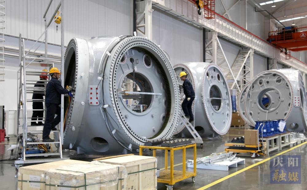 【攝影報道】西峰：新能源裝備制造企業全速生產趕訂單