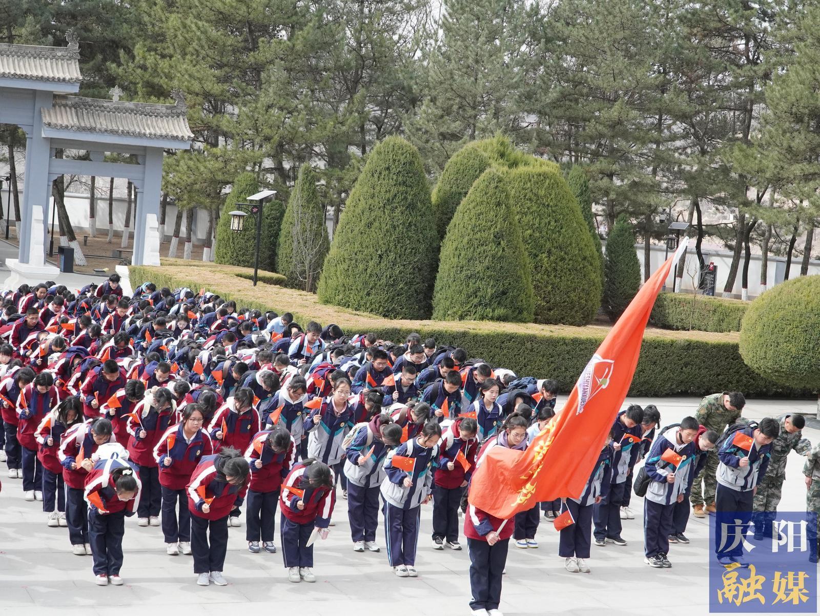 清明祭英烈 重走長征路——西峰區北街實驗學校赴南梁開展思政教育研學活動