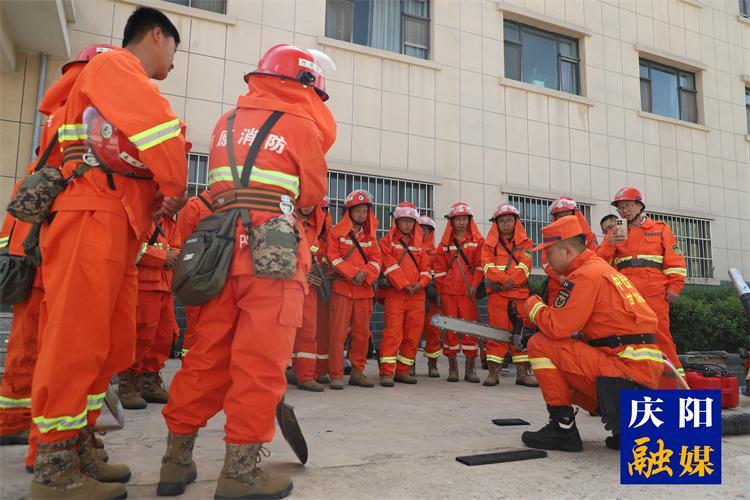 【攝影報道】前置駐防練兵 構建防火前哨——慶陽80名森林消防指戰員進駐子午嶺林區開展聯防帶訓