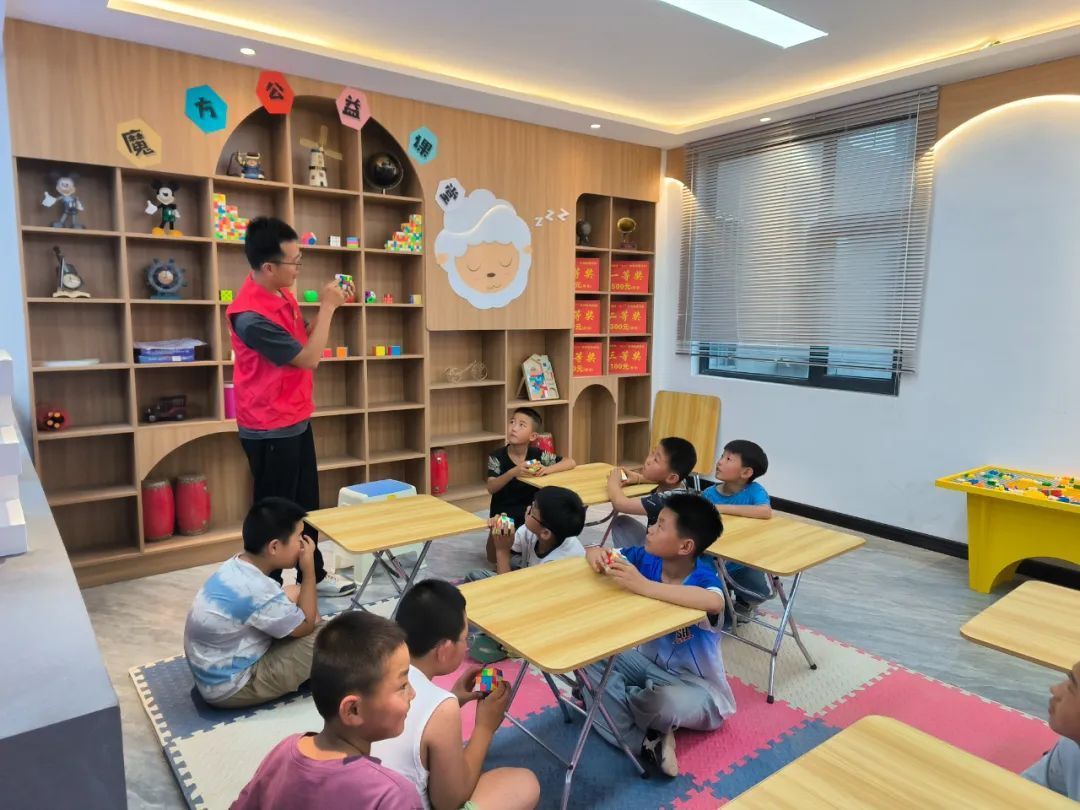 華池縣元城社區：魔方公益課堂開課啦，智趣童年“魔”力開啟！