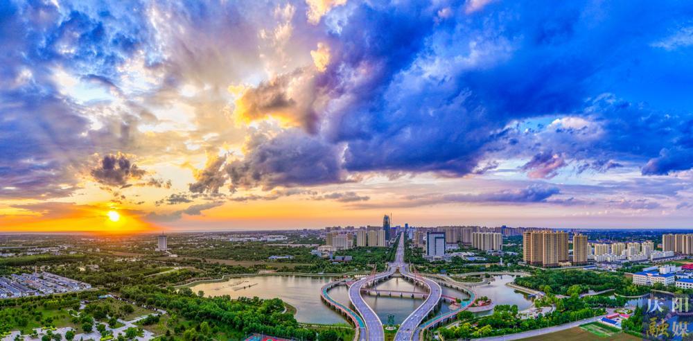 【視覺慶陽】雨后現美景！西峰城區彩虹橋晚霞絢爛奪目
