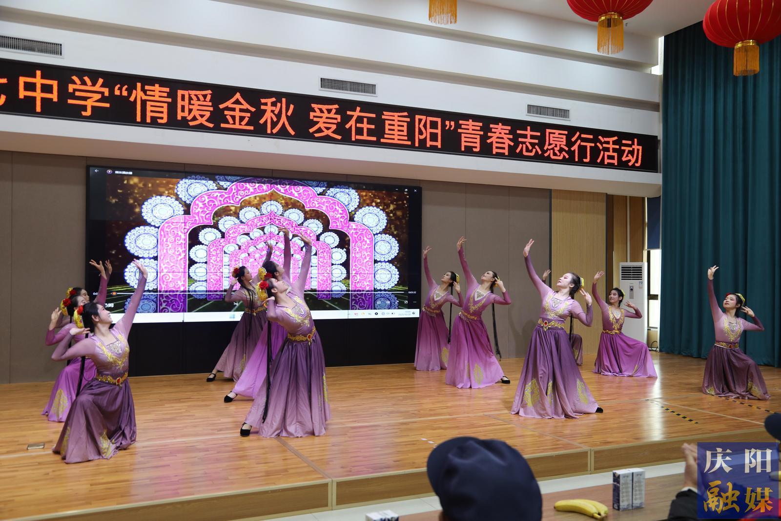 【網(wǎng)絡(luò)中國(guó)節(jié)·重陽(yáng)】情暖金秋 愛(ài)在重陽(yáng)——慶陽(yáng)第七中學(xué)志愿者赴慶陽(yáng)市養(yǎng)老中心開(kāi)展文藝演出慰問(wèn)活動(dòng)