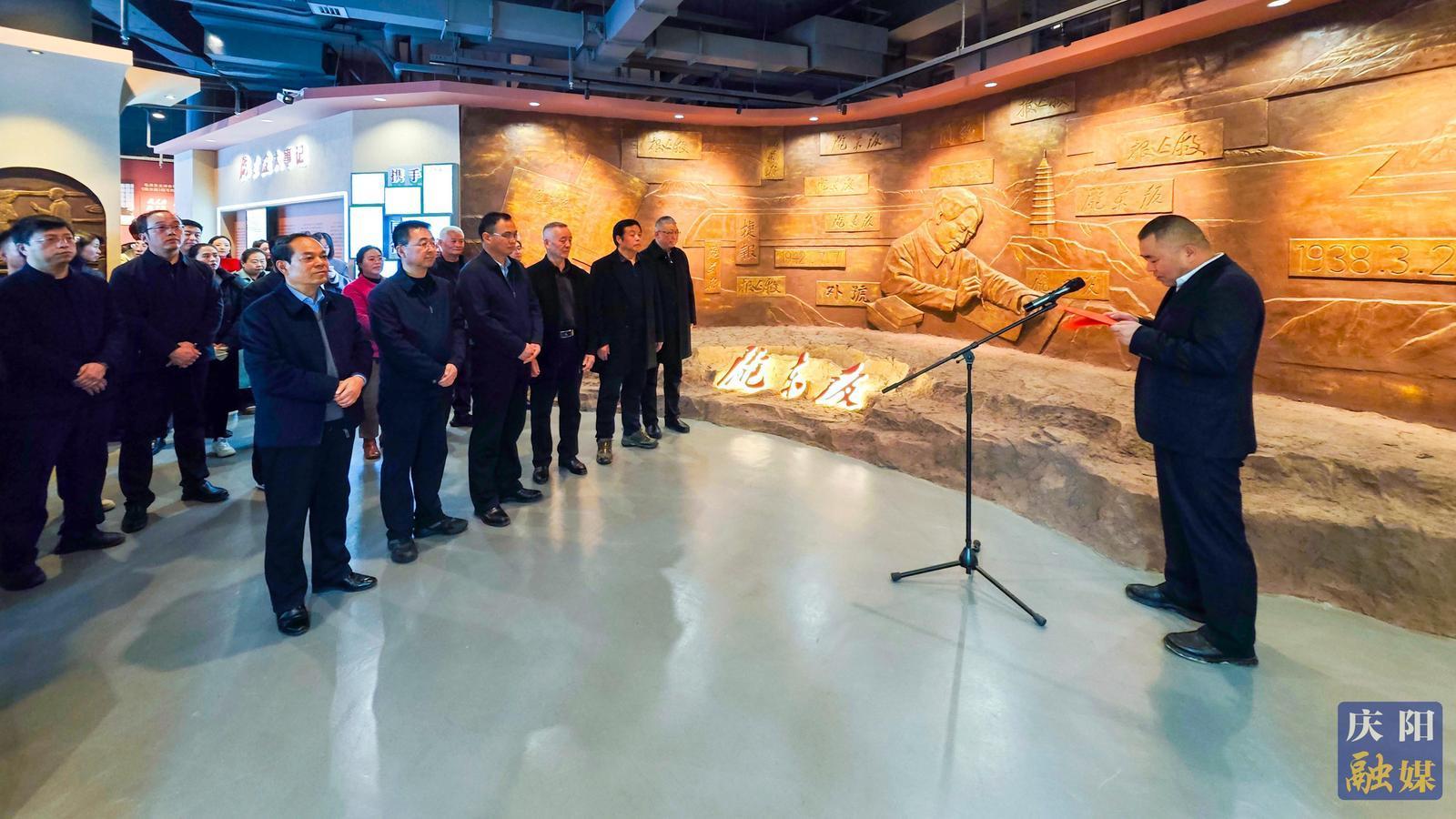 【攝影報(bào)道】《隴東報(bào)》報(bào)史暨慶陽(yáng)融媒發(fā)展史展館開(kāi)館