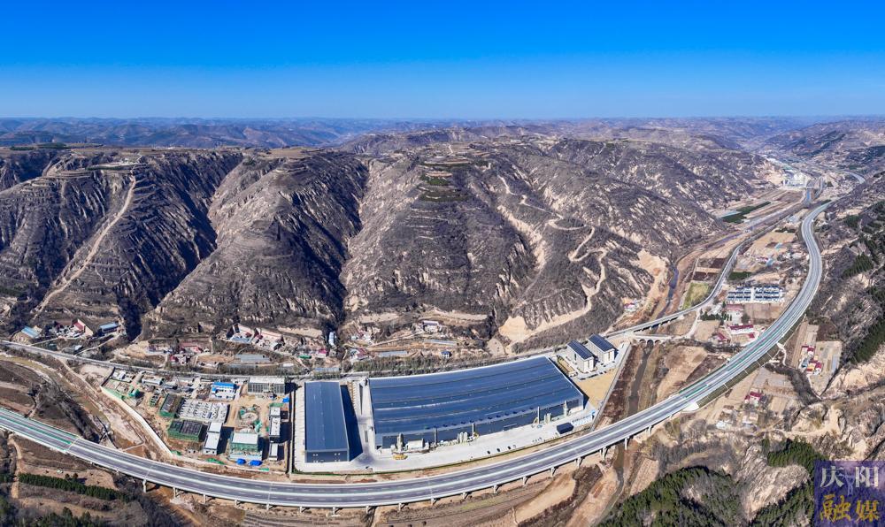 【攝影報道】華池電力裝備項目投產賦能高質量發展 170余群眾實現家門口就業