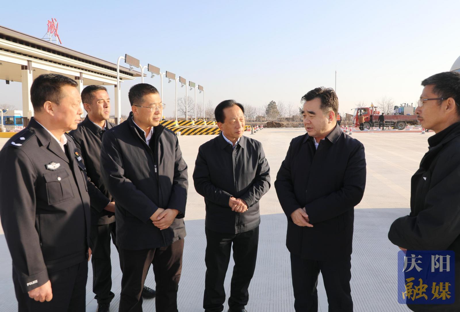 黃澤元在調(diào)研東數(shù)西算產(chǎn)業(yè)園和西合東繞城公路建設(shè)情況時(shí)強(qiáng)調(diào) 加快構(gòu)建產(chǎn)業(yè)生態(tài)體系打造國家算力底座 全力推進(jìn)交通項(xiàng)目建設(shè)實(shí)現(xiàn)區(qū)域協(xié)同發(fā)展