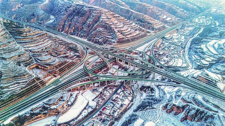 雪后的慶城教子川互通樞紐蔚為壯觀