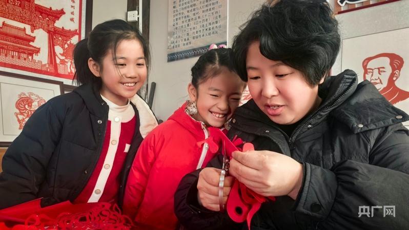 非遺傳承人李晶晶：讓剪紙技藝可參與、可創(chuàng)造、可分享