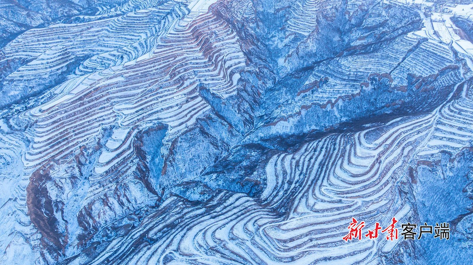 鎮原縣：雪染梯田 美若畫卷