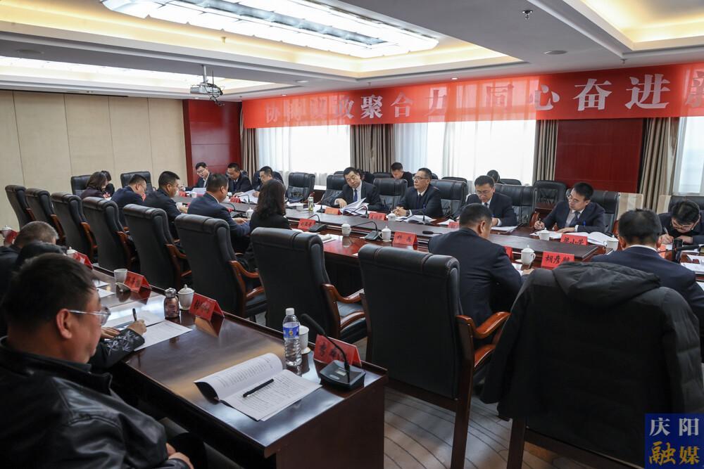 慶陽(yáng)市政協(xié)委員分組討論周繼軍講話和政協(xié)兩個(gè)報(bào)告