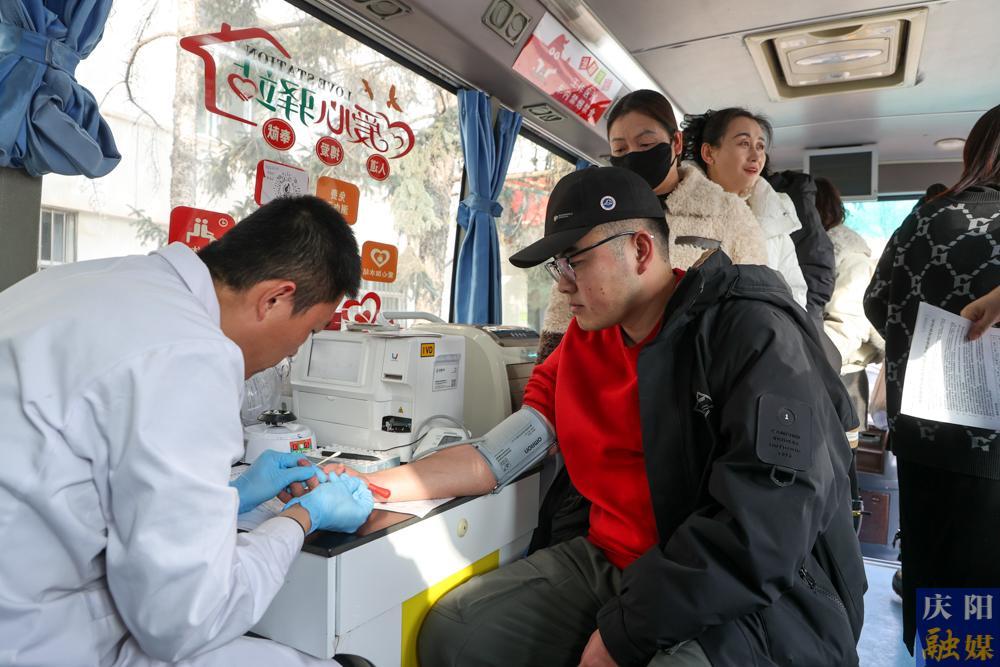 【攝影報道】慶陽市衛健系統開展“熱血暖隴原 紅心護生命”無償獻血活動