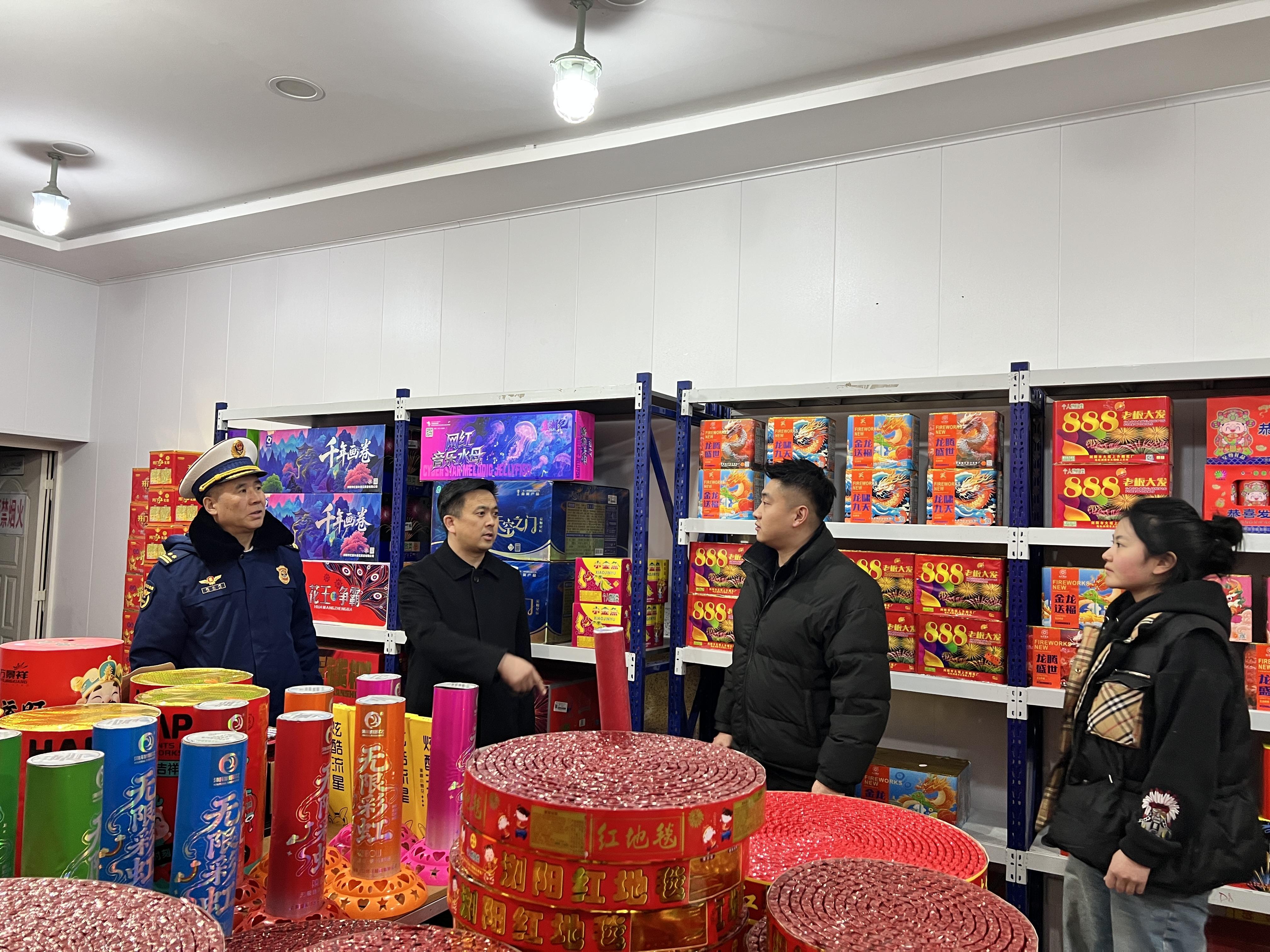 慶陽應急消防聯合繼續開展煙花爆竹存儲銷售場所安全排查工作