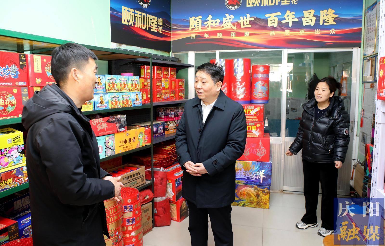 周繼軍在檢查調度春節假期值班值守和安全生產工作時強調 嚴之又嚴實之又實細之又細筑牢安全防線 確保社會大局安全穩定群眾歡樂祥和過節