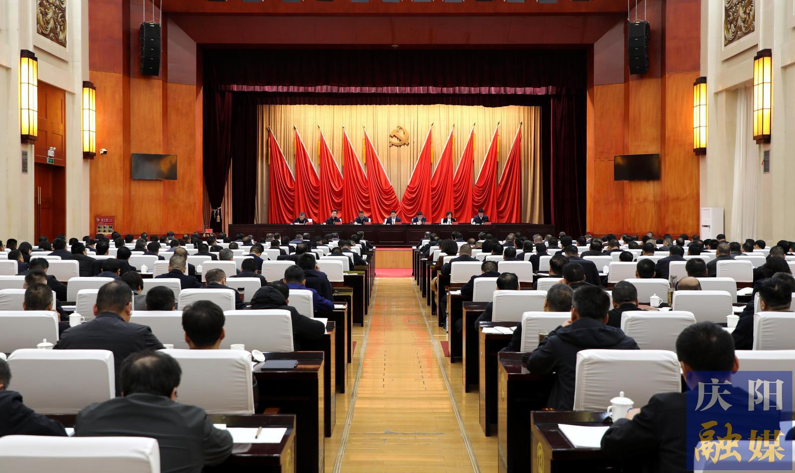 慶陽市主動創(chuàng)穩(wěn)推進會暨市委政法工作會議召開 周繼軍出席并講話