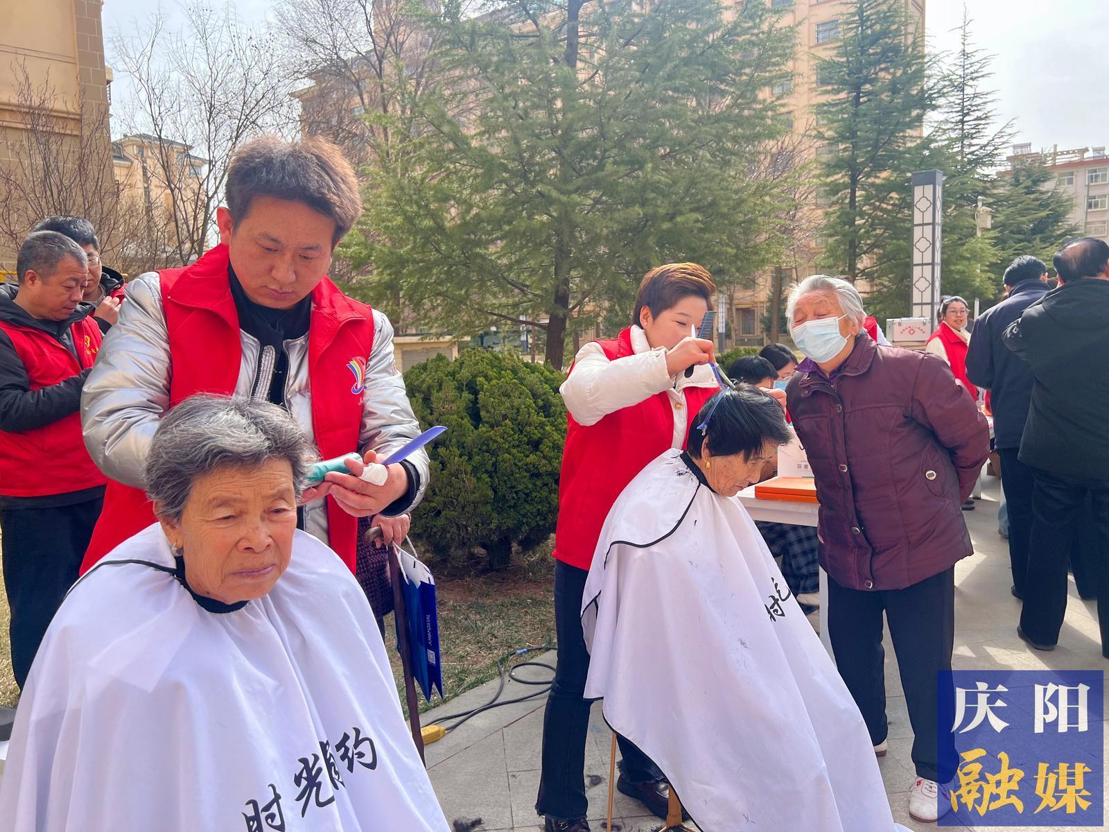 【品質生活·惠民福地】志愿服務 慶Young先行  ——慶陽市3·5學雷鋒青年志愿服務活動舉辦