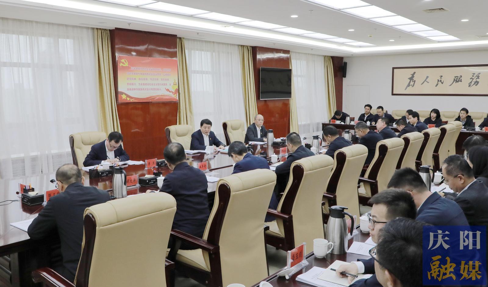 周繼軍在參加市委辦公室黨總支主題黨日活動時強調 筑牢忠誠嚴謹自律奉獻的政治品格  為“高天厚土 福地慶陽”發展貢獻黨辦力量