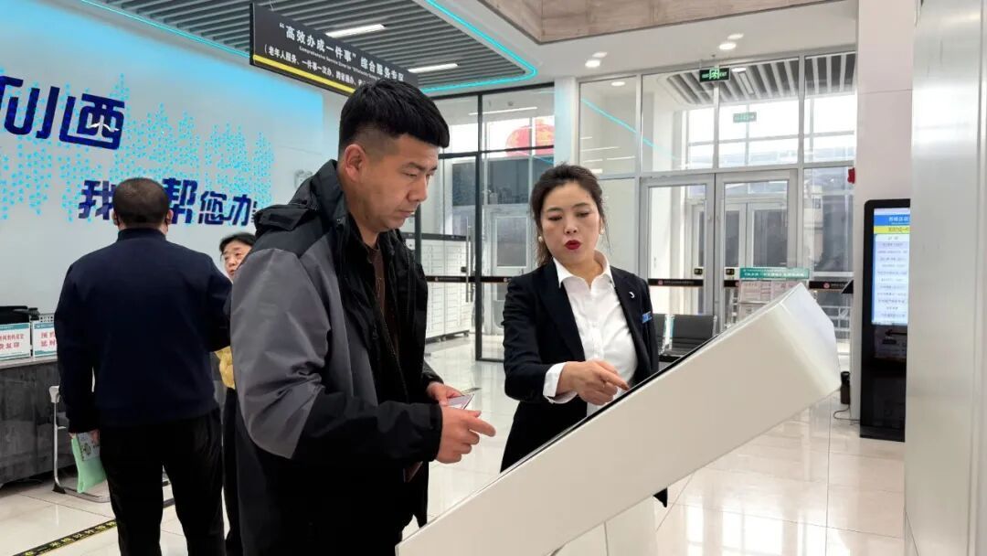 西峰政務“娘子軍”：用專業與溫情擦亮服務窗口