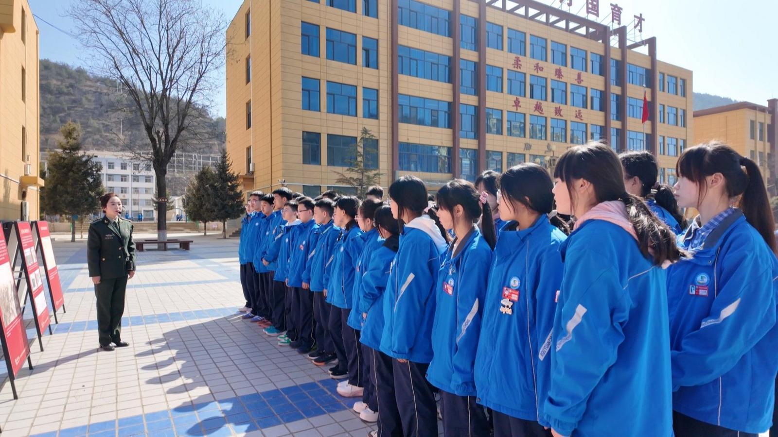 南梁革命紀念館在柔遠初級中學開展 “開學第一課——傳承長征精神 爭做時代新人” 主題社教活動