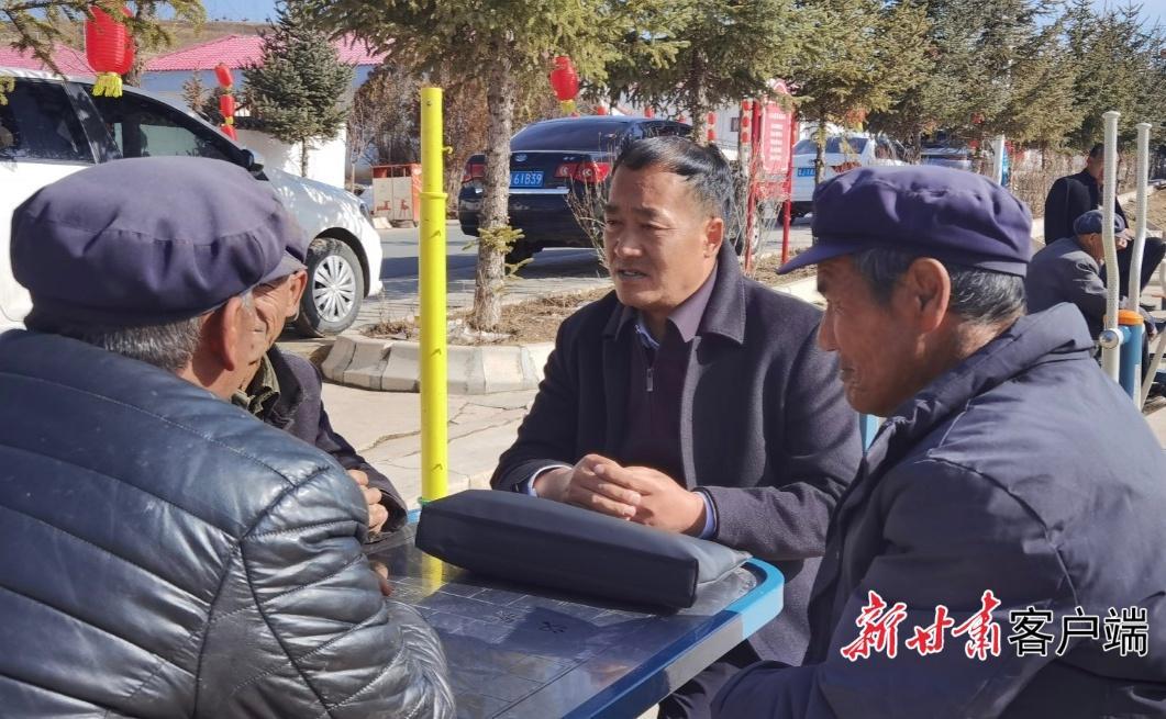 【代表委員在基層】全國人大代表董建新——當(dāng)好橋梁紐帶 推動惠民政策落地生根