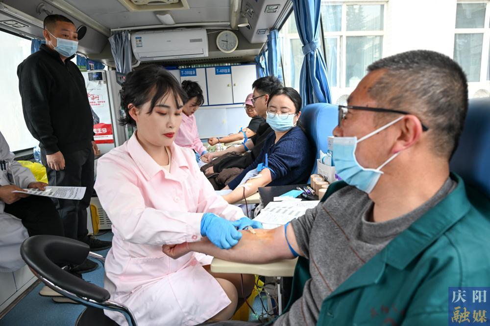【攝影報道】為愛挽袖！慶陽市人民醫院職工無償獻血暖人心