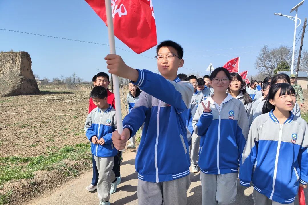 追尋紅色足跡 體驗(yàn)農(nóng)耕文化——正寧縣宮河鎮(zhèn)王錄村迎來(lái)中小學(xué)生研學(xué)熱潮
