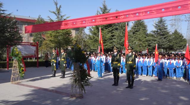 【網(wǎng)絡(luò)中國(guó)節(jié)·清明】緬懷革命先烈 傳承紅色基因——合水縣西華池小學(xué)開(kāi)展清明節(jié)祭掃活動(dòng)