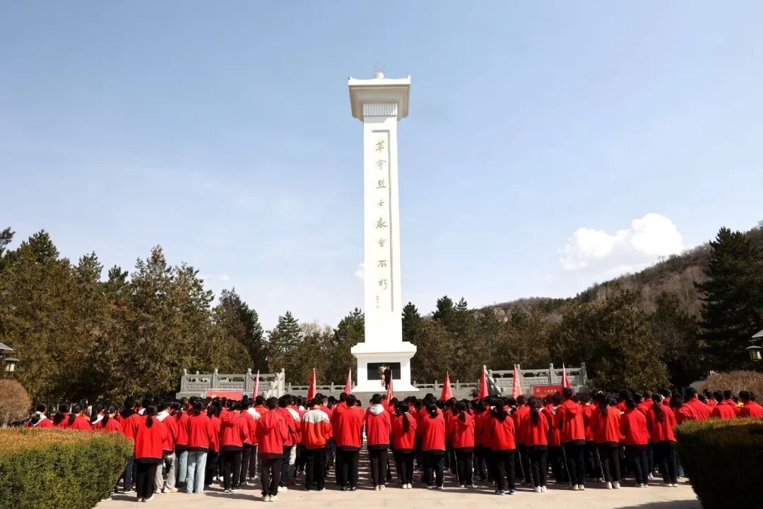 華池：清明紅色祭掃盡顯文明新風