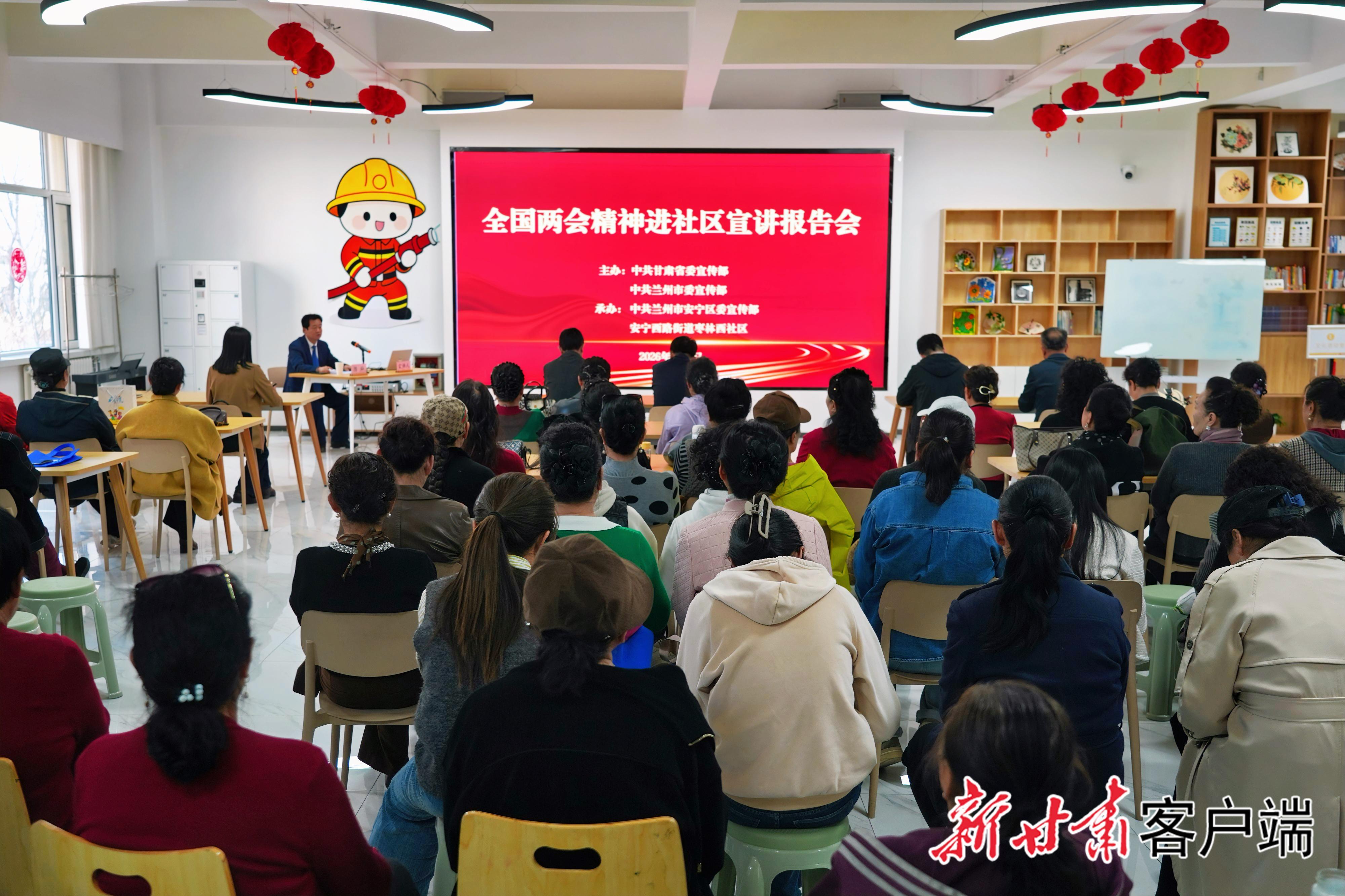 【代表委員在基層】全國人大代表陳燦——把兩會聲音送到百姓心坎上