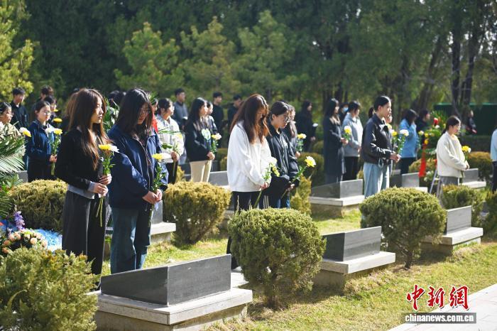 “時空信箱”成中國年輕一代清明祭掃新載體